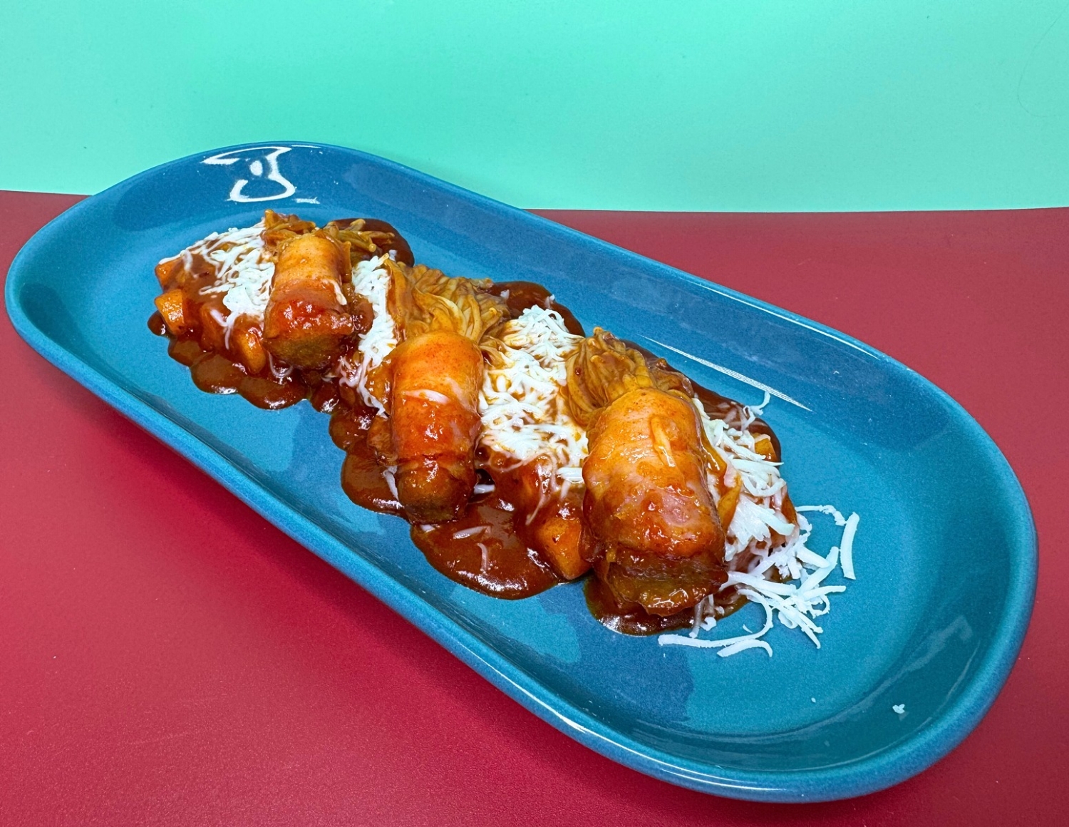 Токпокки с грибами Эноки в жгучем соусе