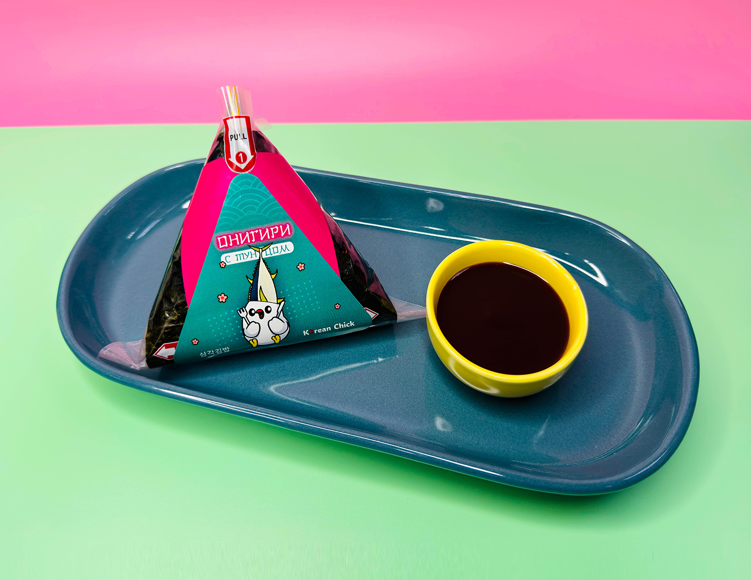 Онигири с тунцом