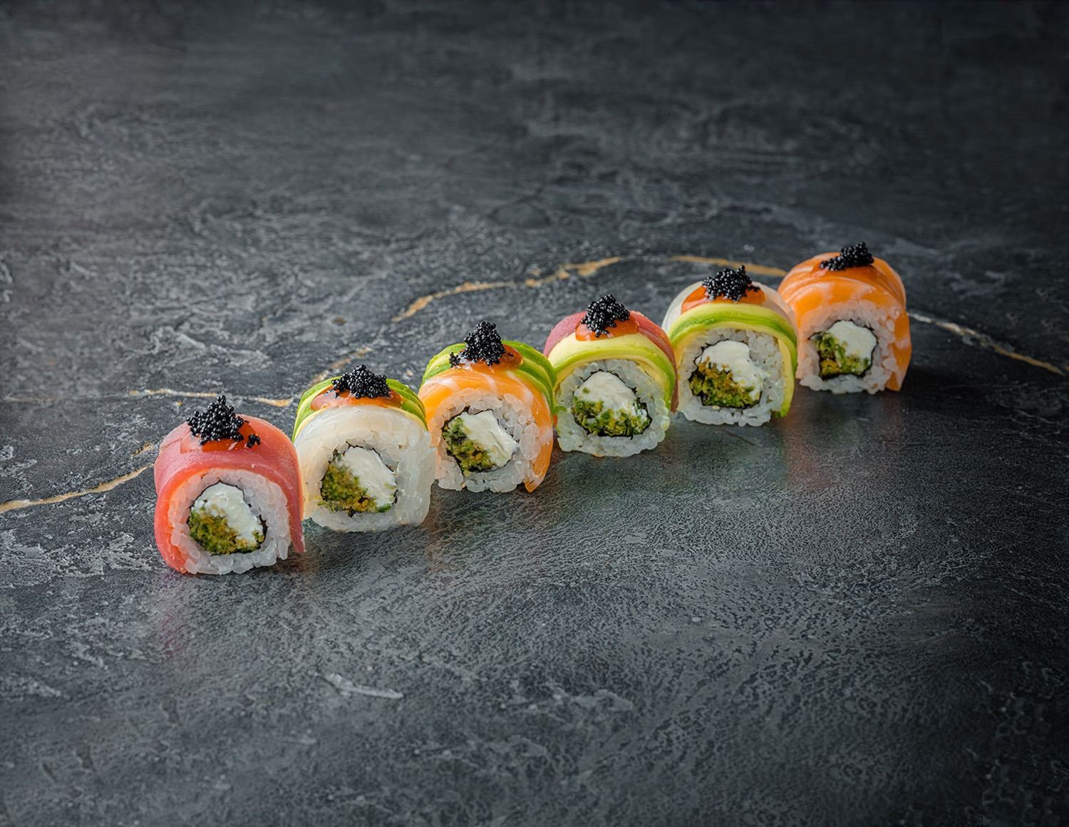 Ролл Лосось, Тунец и Дорадо