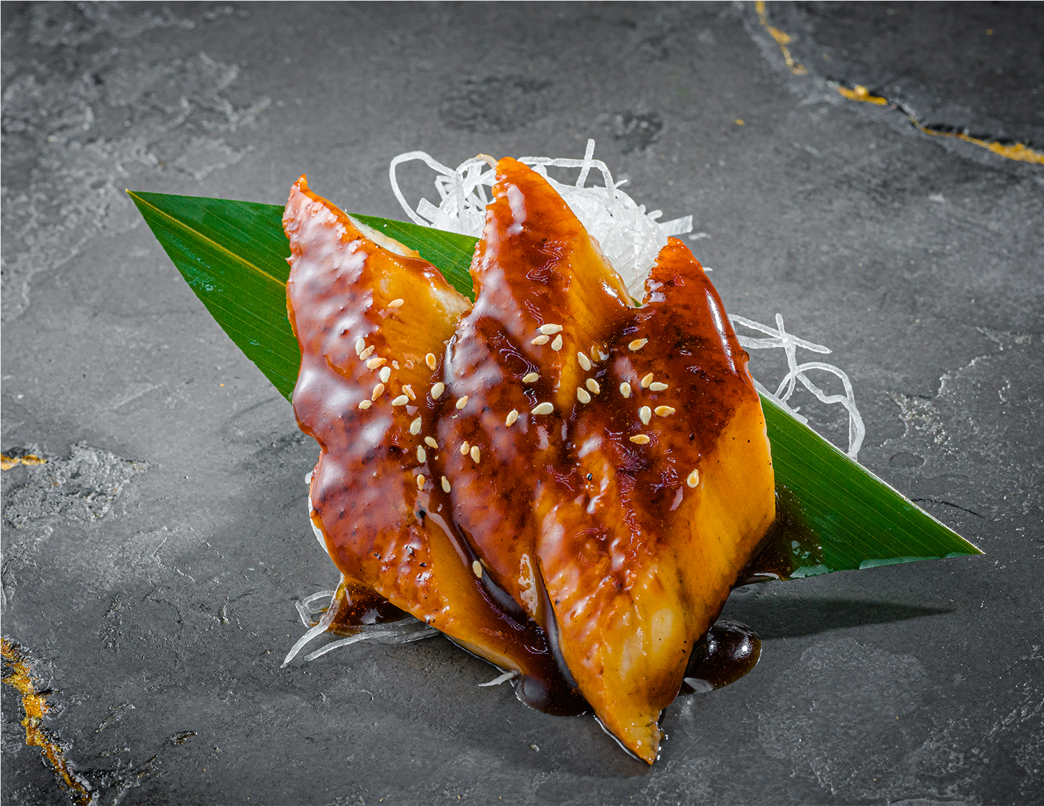 Сашими Угорь