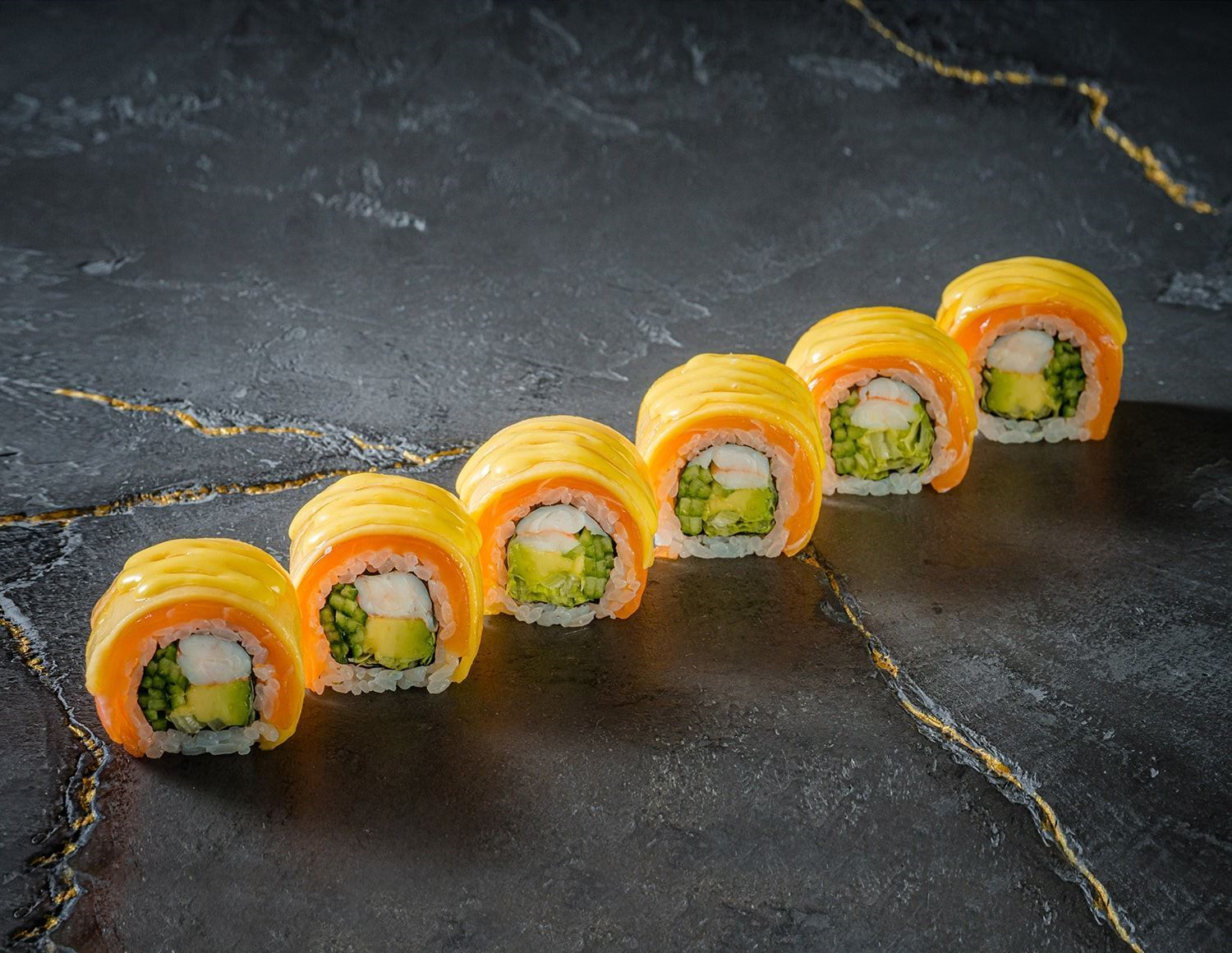 Ролл Манго Лосось