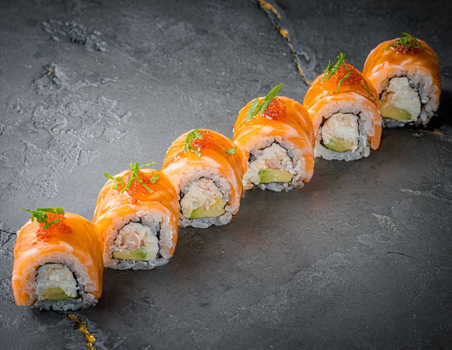 Ролл опаленный Лосось с крабом