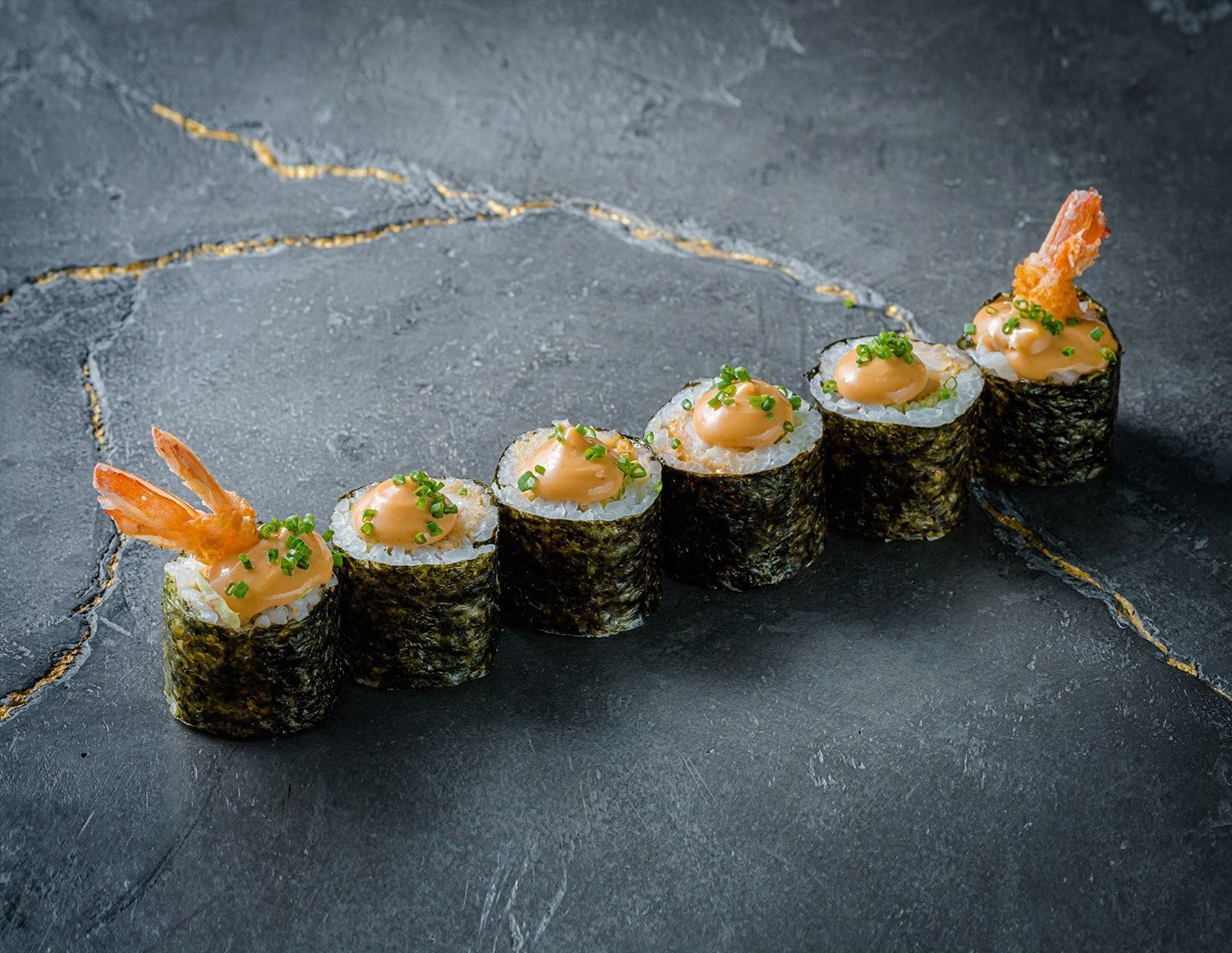 Ролл Креветка темпура с соусом Айоли