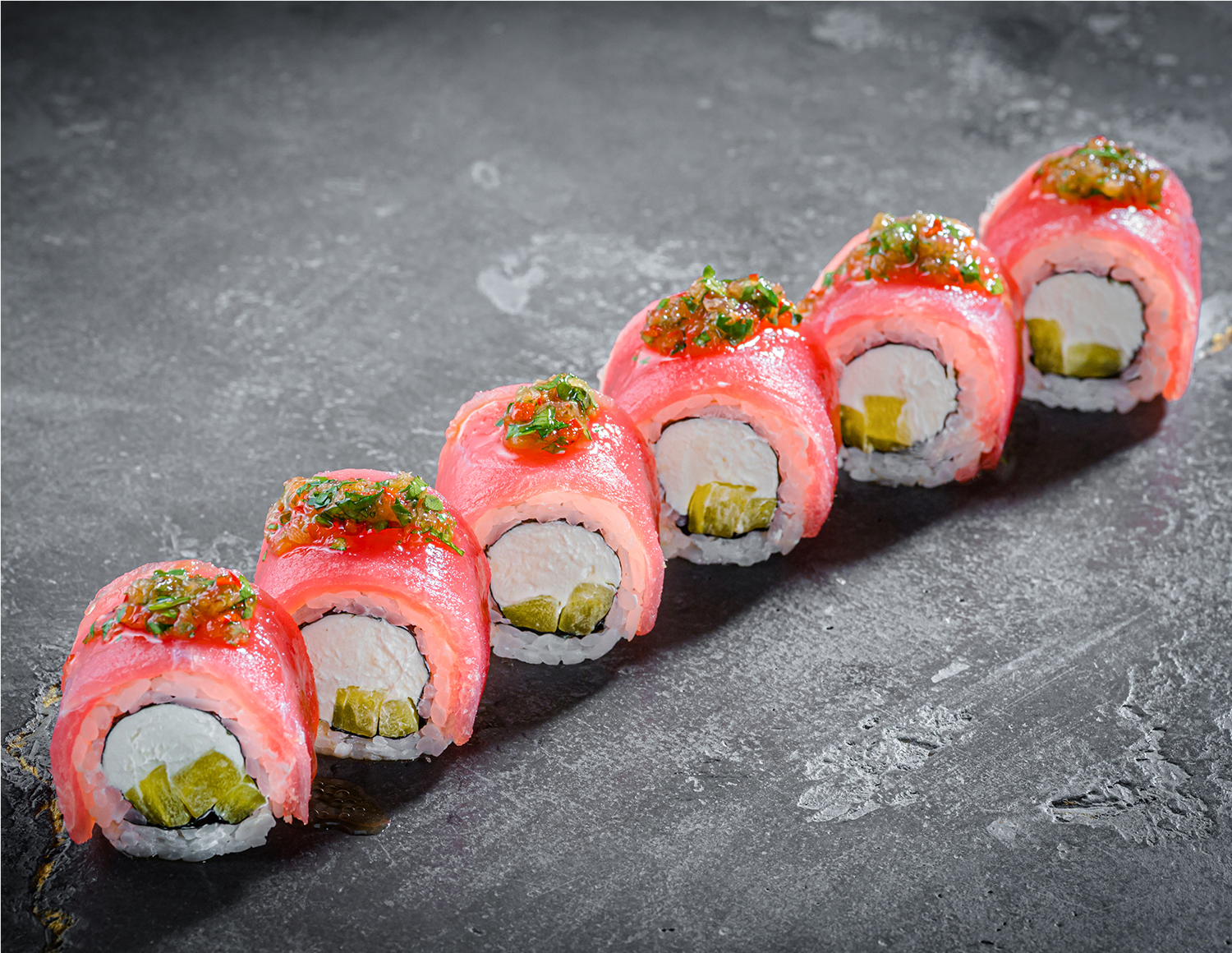 Ролл Пряный тунец с кинзой