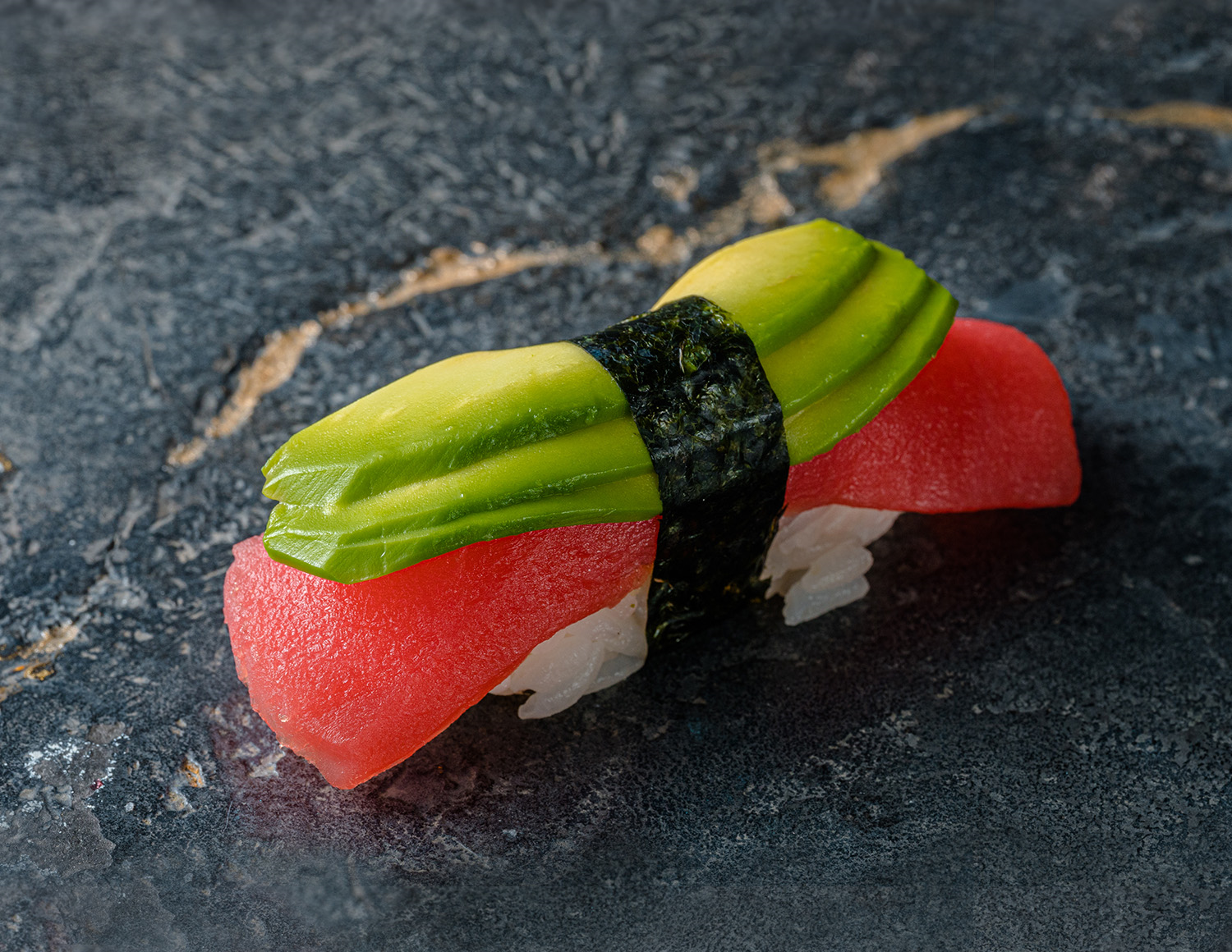 Суши Тунец Еллоуфин Авокадо 