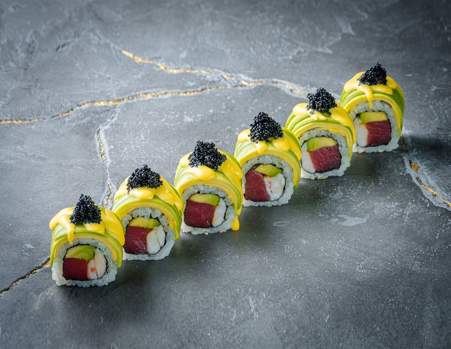 Ролл Тунец Креветка с авокадо