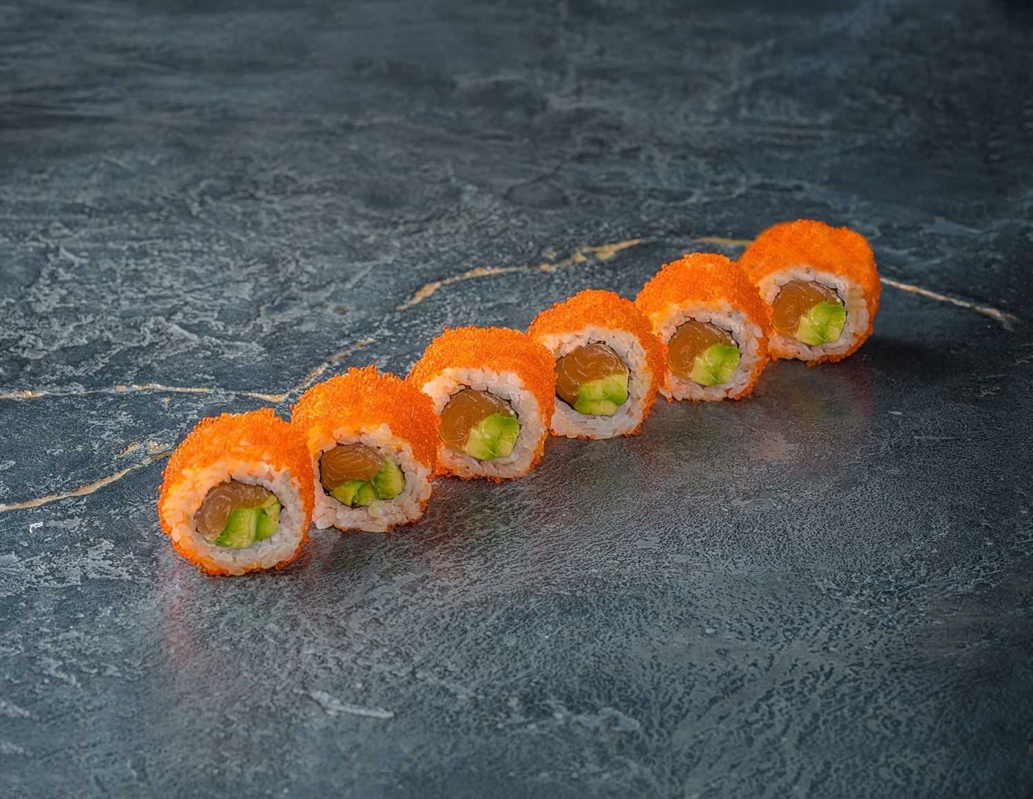 Ролл Калифорния с лососем мини