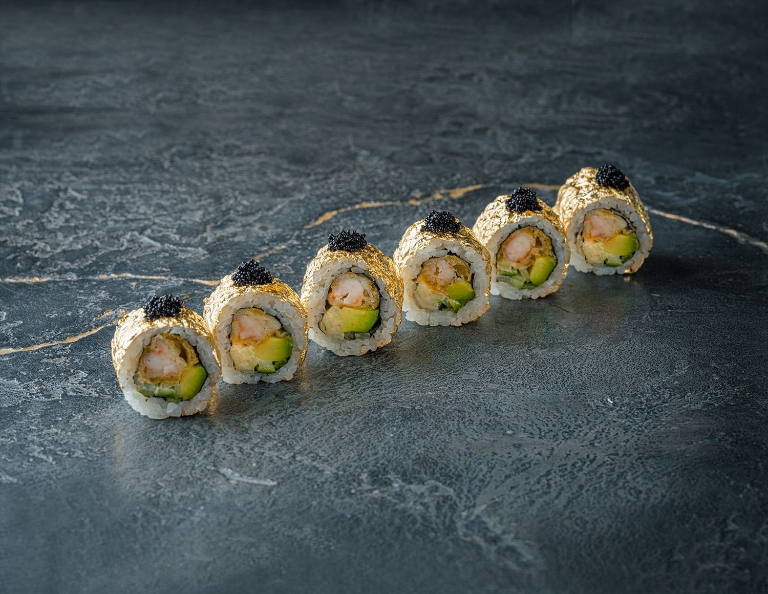 Ролл Креветка в золоте мини