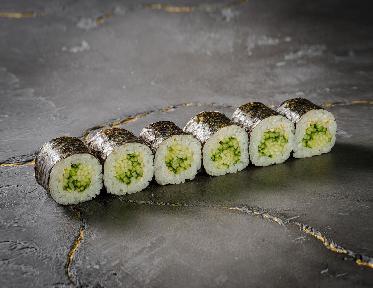 Классический Ролл огурец 