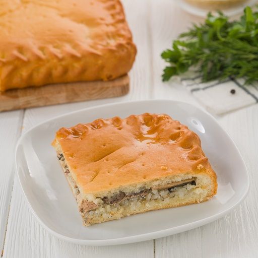 Пирог с рыбой и рисом