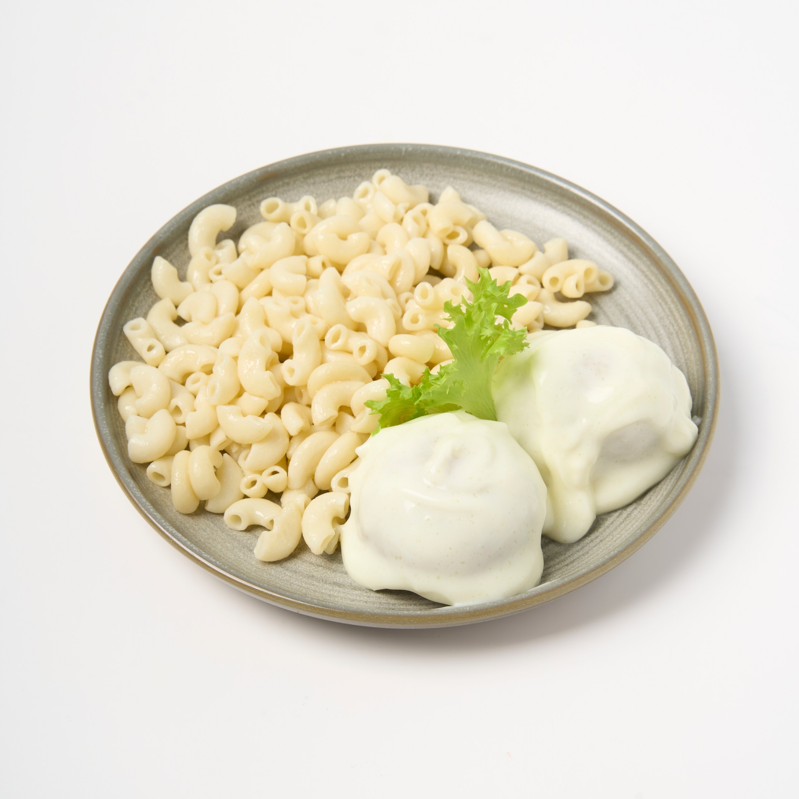 Тефтели с макаронами и сырно-сливочном соусом