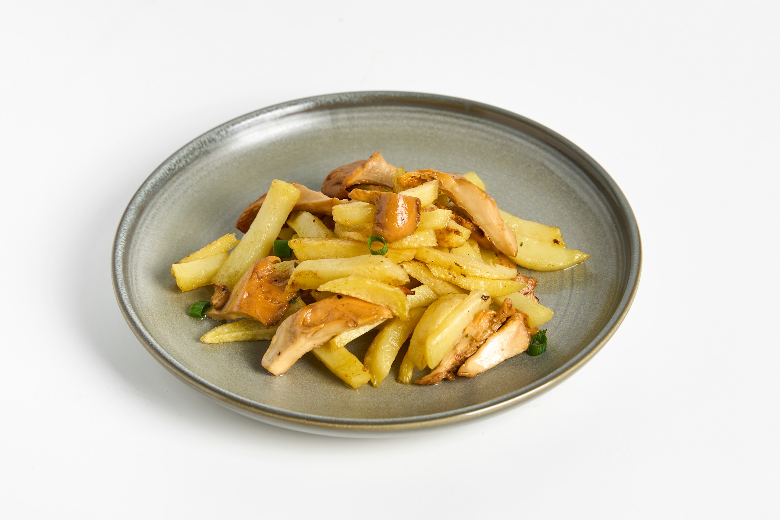 Картофель жаренный с грибами (лисичками)