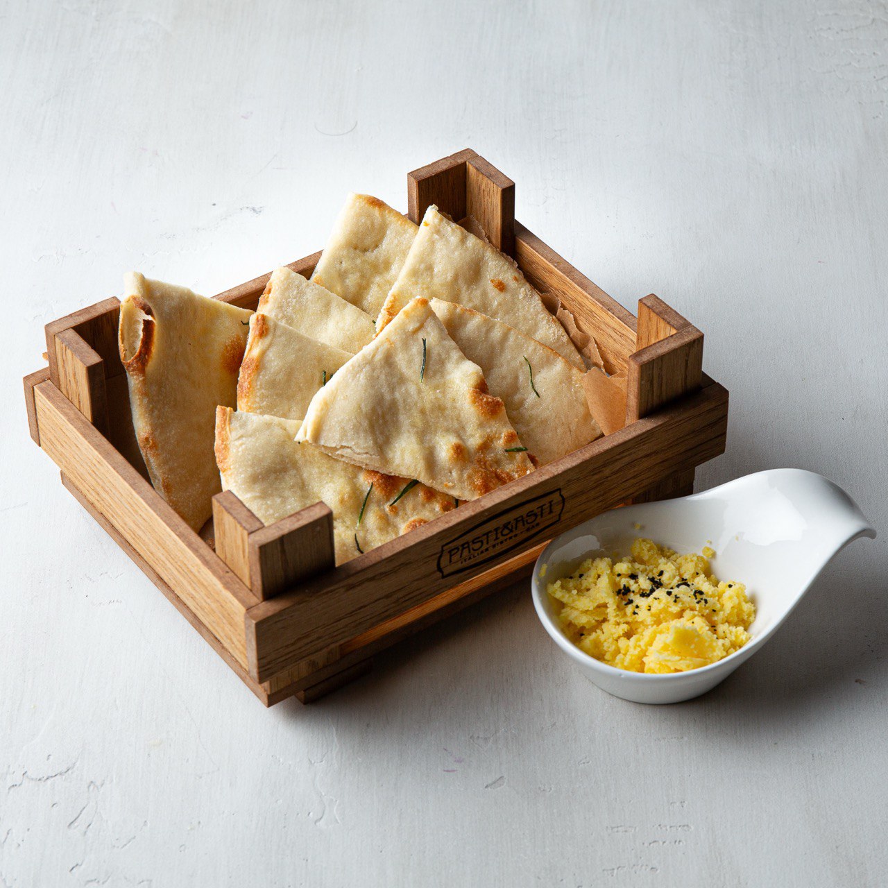 Хлебная корзина с кукурузным маслом 