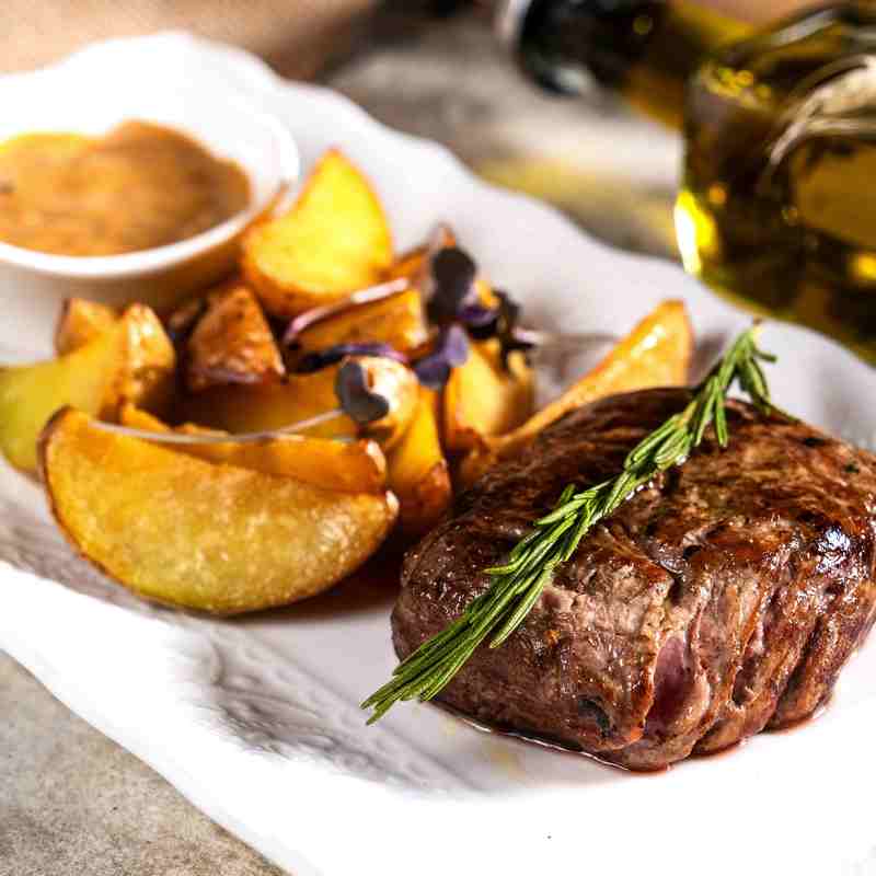 Вырезка пепе верде с картофелем