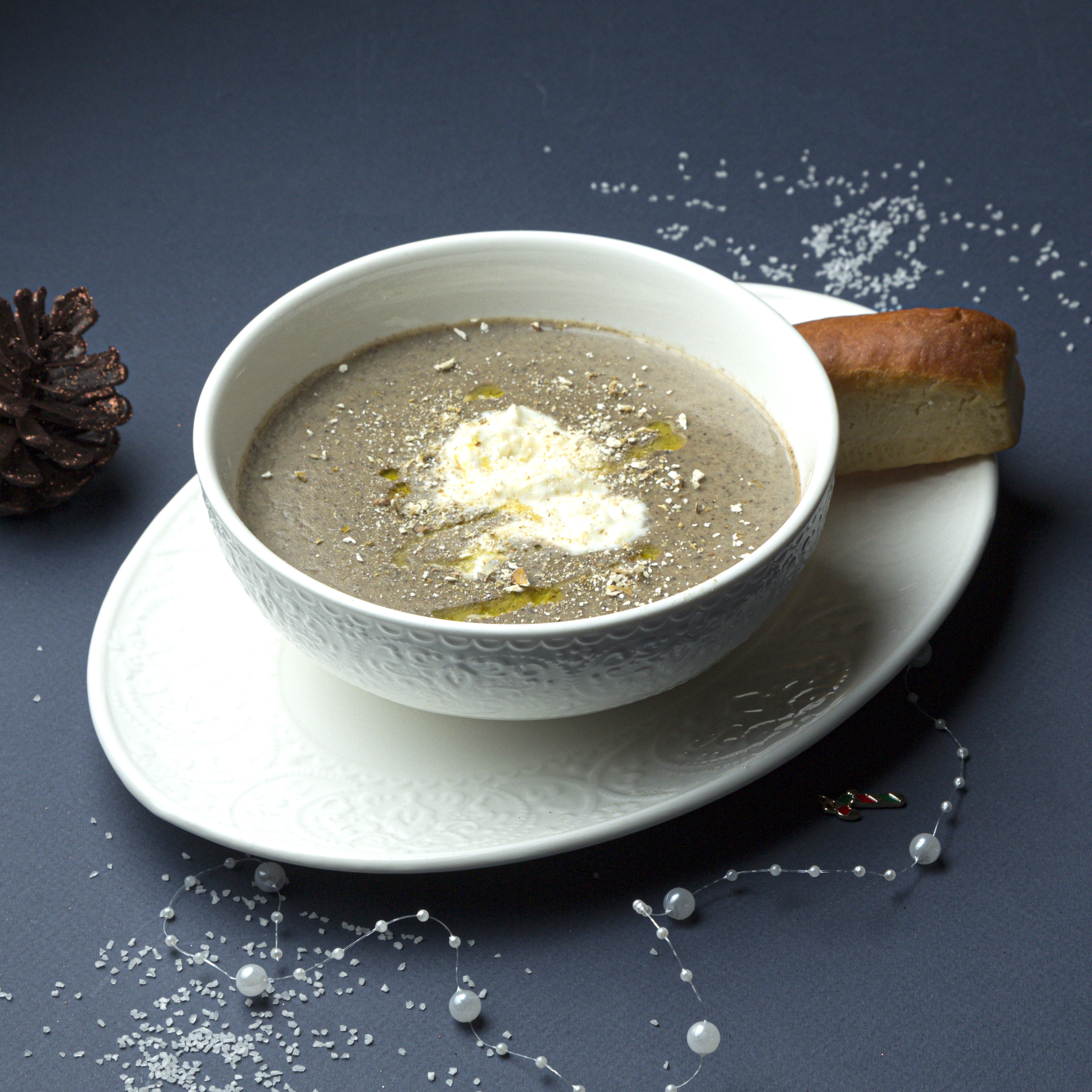 Грибной крем-суп со страчателлой