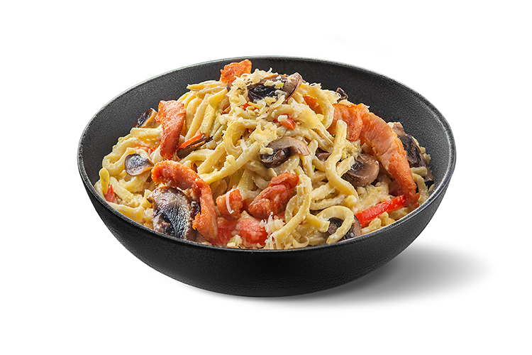 Лапша с курицей в сливочно-сырном соусе 